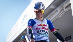 Giro delle Fiandre, Evenepoel spiazza tutti e ci sarà. Giro di Romandia in crisi: niente sponsor, la gara rischia di sparire