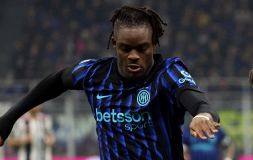Inter, lo stop di Bisseck si somma alla crisi di Bastoni: emergenza difesa con la Roma, due opzioni per Chivu 