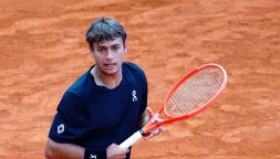 Cobolli ko e furioso, la polemica con Aurelie Tourte (che aveva penalizzato anche Sinner): perché la tecnologia fa cilecca