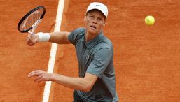 Montecarlo, Sinner scaccia le paure e ritrova Zverev: “Ieri ero molto stanco”. Papà Hanspeter in versione Cahill