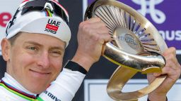 Allarme Roubaix: Pogacar e van der Poel contro i "ladri di pietre"