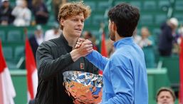 Alcaraz s’inchina a Sinner: la frase che sa di resa. Il paragone con Djokovic e la frecciata all’ATP