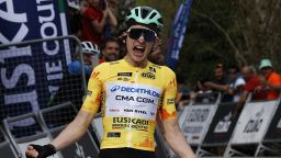 Seixas sfida a Pogacar e Macron scende in campo per blindarlo