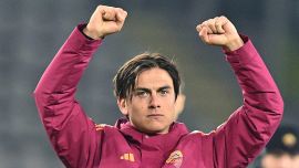Dybala, addio Roma: la Joya si propone al Milan con un contratto a gettone. Sui social i dubbi dei tifosi rossoneri 