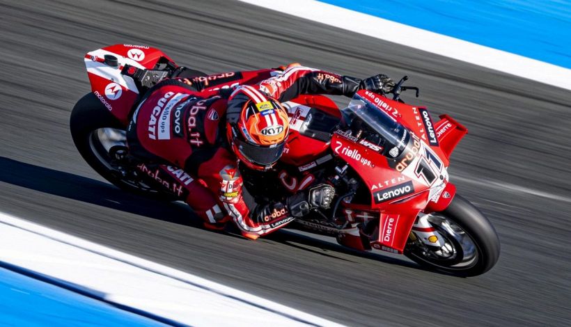 Bulega record ad Assen, botta e risposta con Petrucci: "Può correre in MotoGP" ma è giallo forcelloni Ducati