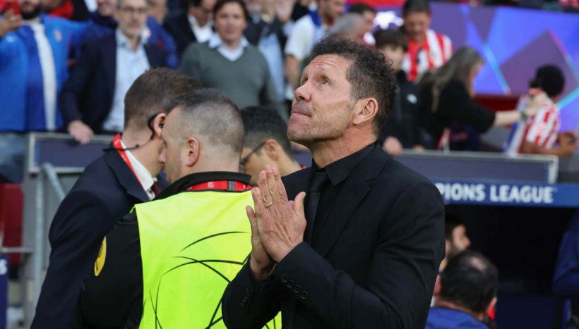 Atletico Madrid-Arsenal, che tensione: lite nel sottopassaggio tra Simeone e White. E i Gunners scatenano la “guerra dell’erba”
