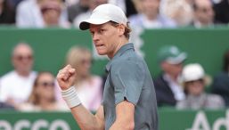 Sinner a Madrid, l’indizio dopo il ritiro di Alcaraz. Panatta sicuro: “Jannik? Può vincere sia Roma che Parigi”