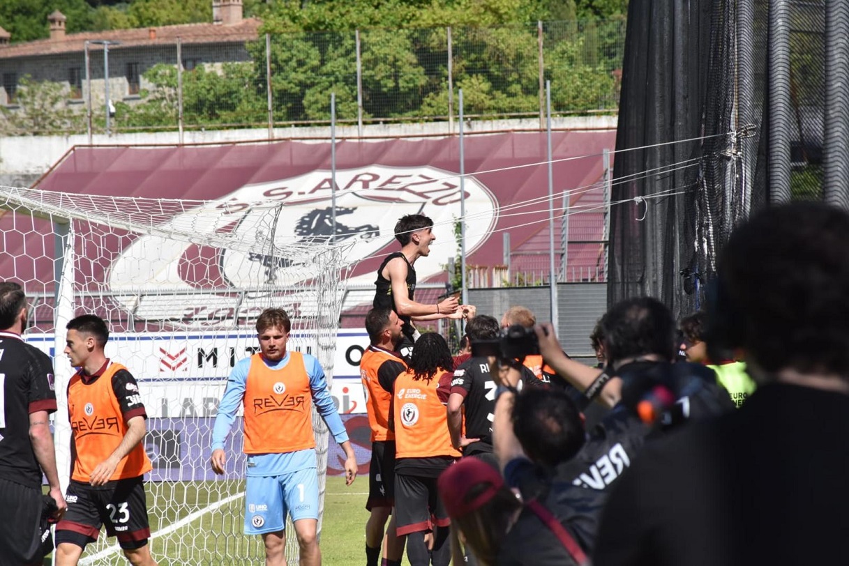 L'esultanza di Arena dopo un gol (LPS)