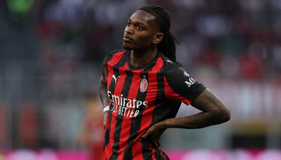 Milan, tempesta di fischi a San Siro, tifosi contro Allegri e Leao, nel mirino anche Furlani: “Vergognatevi”