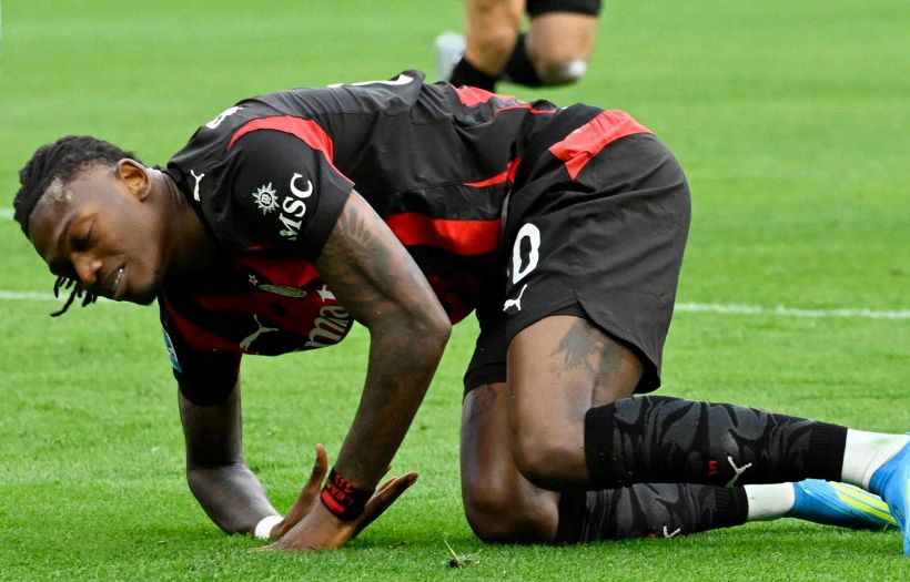 Leao, spunta il Barcellona ma a una condizione: la richiesta del Milan e i dubbi dei tifosi
