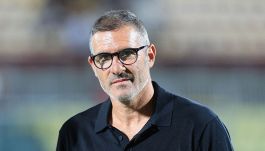 Cristiano Lucarelli esplode dopo l’assoluzione del figlio Mattia: tensione con i giornalisti e sfogo social