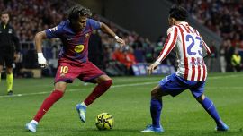 Follia Nico Gonzalez in Atletico Madrid-Barcellona: Lookman ignorato, rissa in campo e polemiche Var