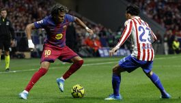 Follia Nico Gonzalez in Atletico Madrid-Barcellona: Lookman ignorato, rissa in campo e polemiche Var