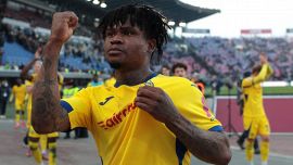 Orban, follia dopo Verona-Milan: manata sull'auto e rissa con un tifoso che chiedeva l'autografo. Il video