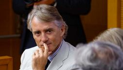 Mancini prima la beffa poi il titolo, è campione in Qatar e fa festa con la bandiera dell’Italia: il messaggio dell’ex ct
