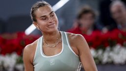 Sabalenka flop a Madrid, spreca sei matchpoint e cede a Baptiste. Aryna furiosa: "Ho avuto fretta, che errore"