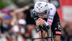 Giro di Romandia, il prologo va a Godon. Sorprendente flop di Pogacar, anche Tiberi perde terreno