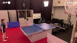 Il robot da ping-pong che sfida i giocatori "d'elite"