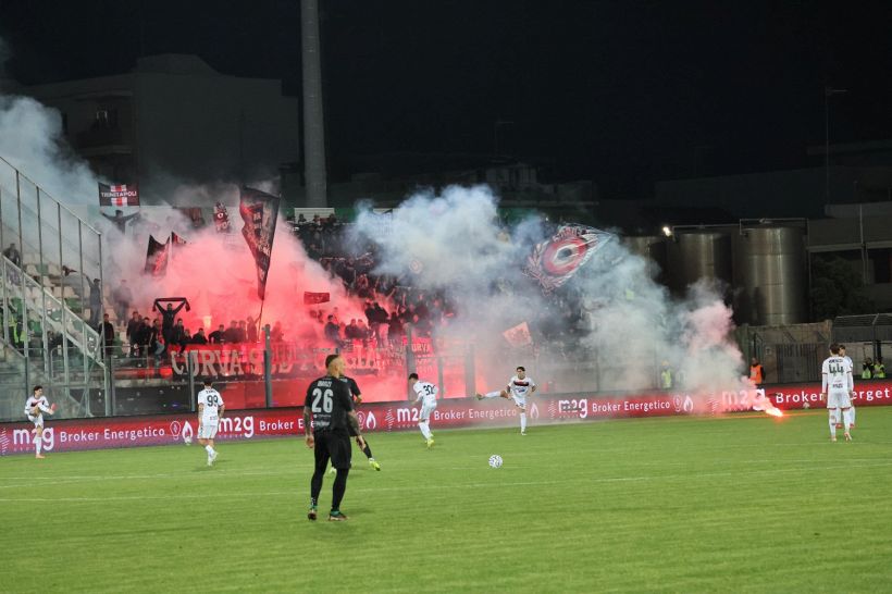 Monopoli-Foggia, arrestati in campo incappucciati dopo invasione sul prato, primi verdetti in C