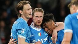 Pagelle Napoli-Cremonese 4-0, Conte rimanda la festa Inter: McTominay domina, De Bruyne illumina, Alisson balla
