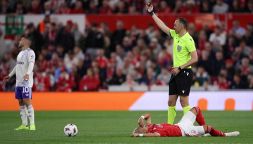 Nottingham Forest-Aston Villa, moviola: follia di Digne ma l’arbitro fa di peggio, furia Emery