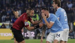 Lazio-Inter, moviola: dubbi sull’angolo del gol, il mancato rosso e il rigore negato