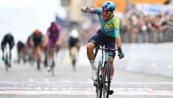 LIVE Giro d'Italia 2026 tappa 6 Paestum-Napoli: vince Ballerini, nel caos finale caduta spaventosa. Eulalio rimane Maglia Rosa