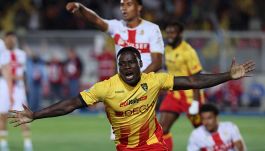 Il Lecce resta in A, Como in Champions: la Cremonese retrocede ma quanti errori di Maresca