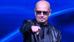 Beccalossi, Enrico Ruggeri rivela l'ultimo straziante abbraccio di ieri sera: a lui aveva dedicato anche una canzone