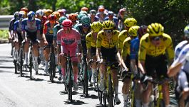 LIVE Giro d'Italia 2026 tappa 12 oggi Imperia-Novi Ligure, Segaert vince, Eulalio micidiale rimane in Maglia Rosa