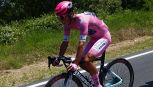 Giro d'Italia, la maglia rosa Eulalio a rischio penalizzazione: attacco in diretta tv, 'attento a fare così'