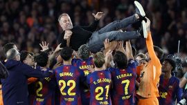 Barcellona, per Flick lacrime e gioia: muore il padre e vince la Liga. Sprofondo Real ma c'era rigore su Bellingham
