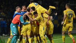 Serie B, verdetti: Venezia e Frosinone in A, Reggiana, Spezia e Pescara in C. La griglia playoff e playout