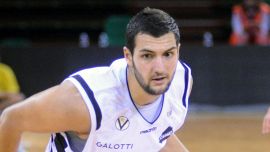 Basket follia Borra, pugni in faccia durante Roseto-Ruvo: 11 punti di sutura e una promessa per Landi