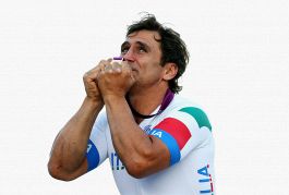 Funerali di Alex Zanardi: maxischermi e grande affluenza, l’Italia si prepara per l’ultimo saluto a Padova