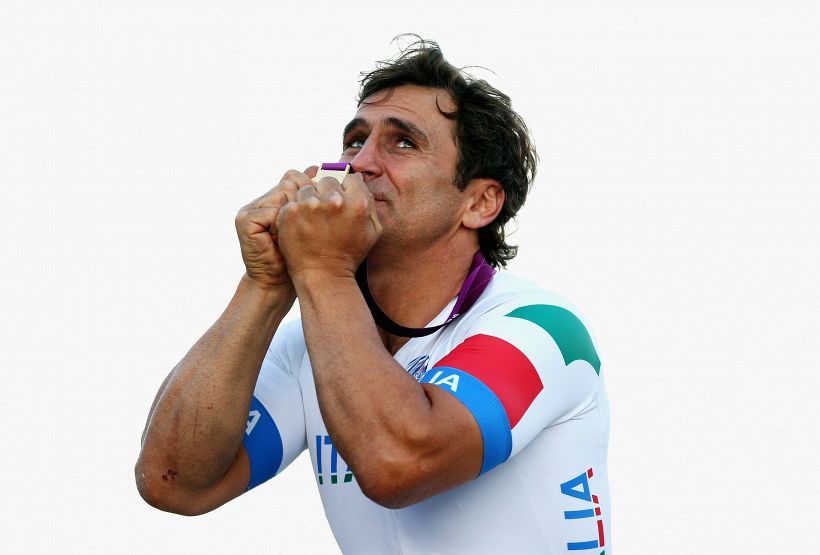 Funerali di Alex Zanardi: maxischermi e grande affluenza, l’Italia si prepara per l’ultimo saluto a Padova