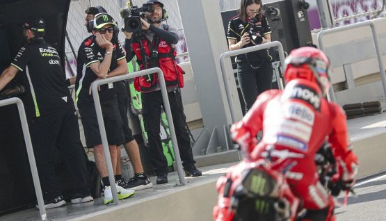 Marquez e Rossi senza fine, la domanda fa infuriare Marc: "Basta con questi giochetti", cosa è successo a Misano