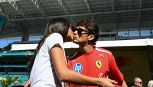 Leclerc e Alexandra, evviva gli sposi: a Miami scatta il bacio da pole position