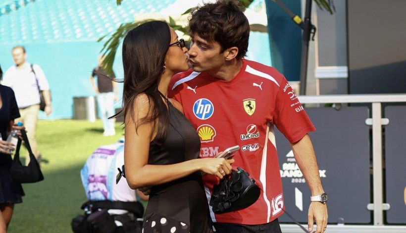 Alexandra Leclerc risponde agli haters, mogli e fidanzate sminuite: la gaffe di Amadeus e la polemica di Sainz