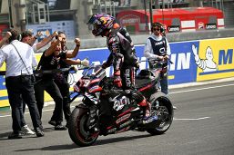 GP Francia: capolavoro Martin e tripletta Aprilia, Bezzecchi 2°. Cade Bagnaia, disastro Ducati