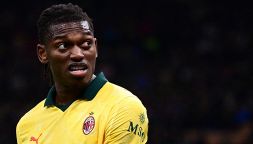 Sprofondo Milan, clima surreale a San Siro: Furlani contestato, curva vuota, tre squalifiche e fischi a Leao