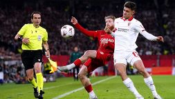 Friburgo-Braga, moviola: show dell’arbitro Massa, rosso dopo 6’, finisce con l’invasione di campo