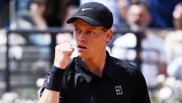 Internazionali d'Italia, Sinner-Medvedev rinviata a domani. Jannik avanti di un break nel set decisivo