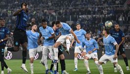 Lazio-Inter, la regia si perde l’autogol di Marusic: l’inquadratura “videogame” è un flop, la gaffe di Trevisani