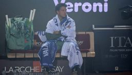Darderi-Jodar, il fumo dell’Olimpico manda in tilt il sistema: match sospeso. Il calcio si prende la rivincita