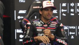 Martin che botta, colpito dalla sua Aprilia: come sta, parla Bonora. Libere Barcellona a Marquez, Bagnaia 17°