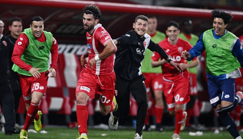 Monza-Juve Stabia, moviola: c’è un gol annullato ma è nei 6 minuti finali che accade di tutto