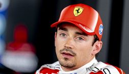 Leclerc Nostradamus aveva previsto tutto: "Un disastro", team radio bollente. Hamilton fa la danza della pioggia