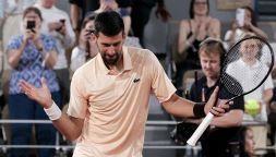 Roland Garros, Djokovic soffre ma ribalta Perricard, poi lo show in campo: Zverev sul velluto. Cinà da sogno