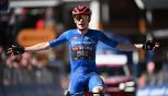 Giro d'Italia 2026, Tappa 14 Aosta - Pila: trionfa Vingegaard e si prende la maglia rosa. Pellizzari resiste
